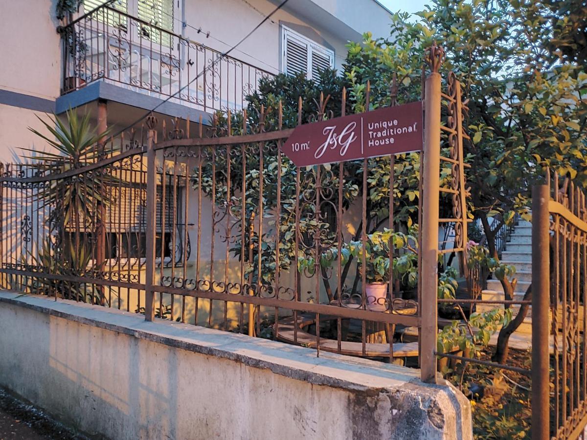 Unique Traditional House, Hosted By J&G Tiranë Ngoại thất bức ảnh